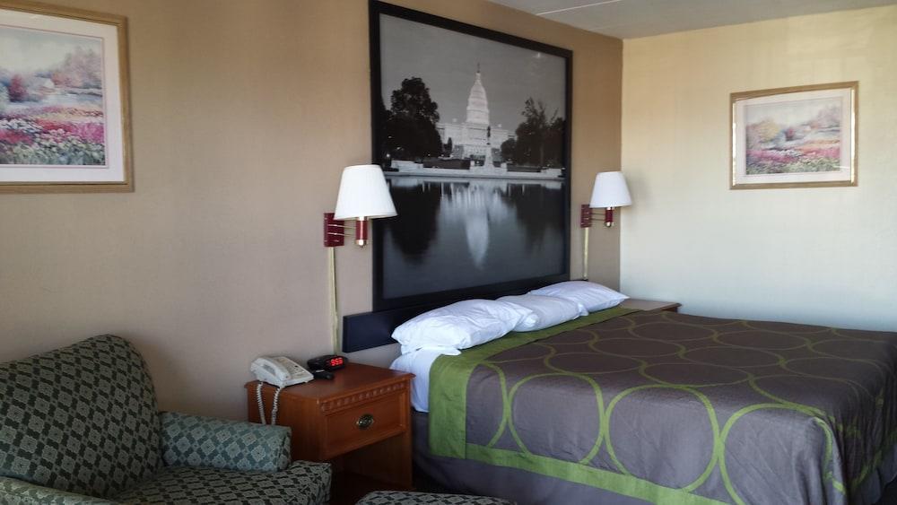 Super 8 By Wyndham Manassas Otel Dış mekan fotoğraf