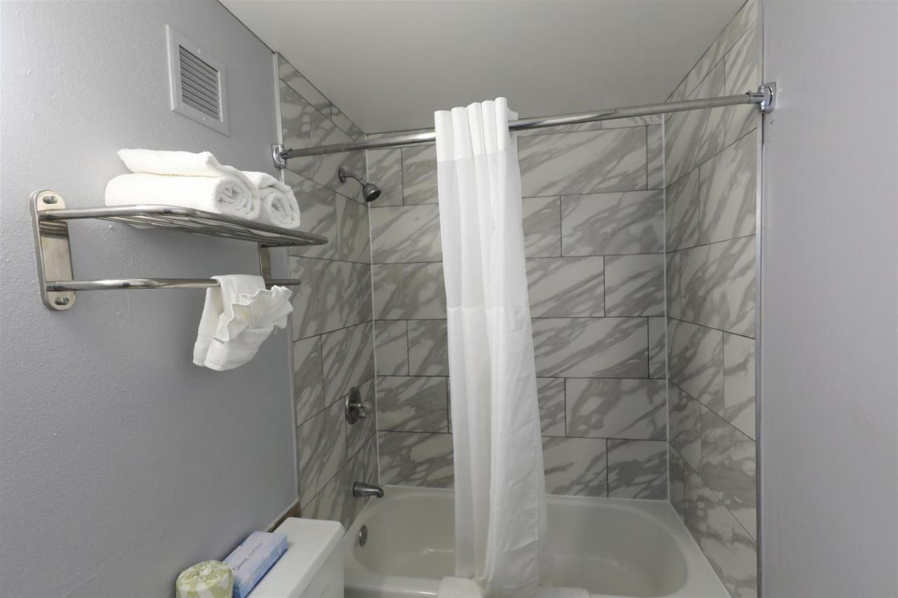 Super 8 By Wyndham Manassas Otel Dış mekan fotoğraf