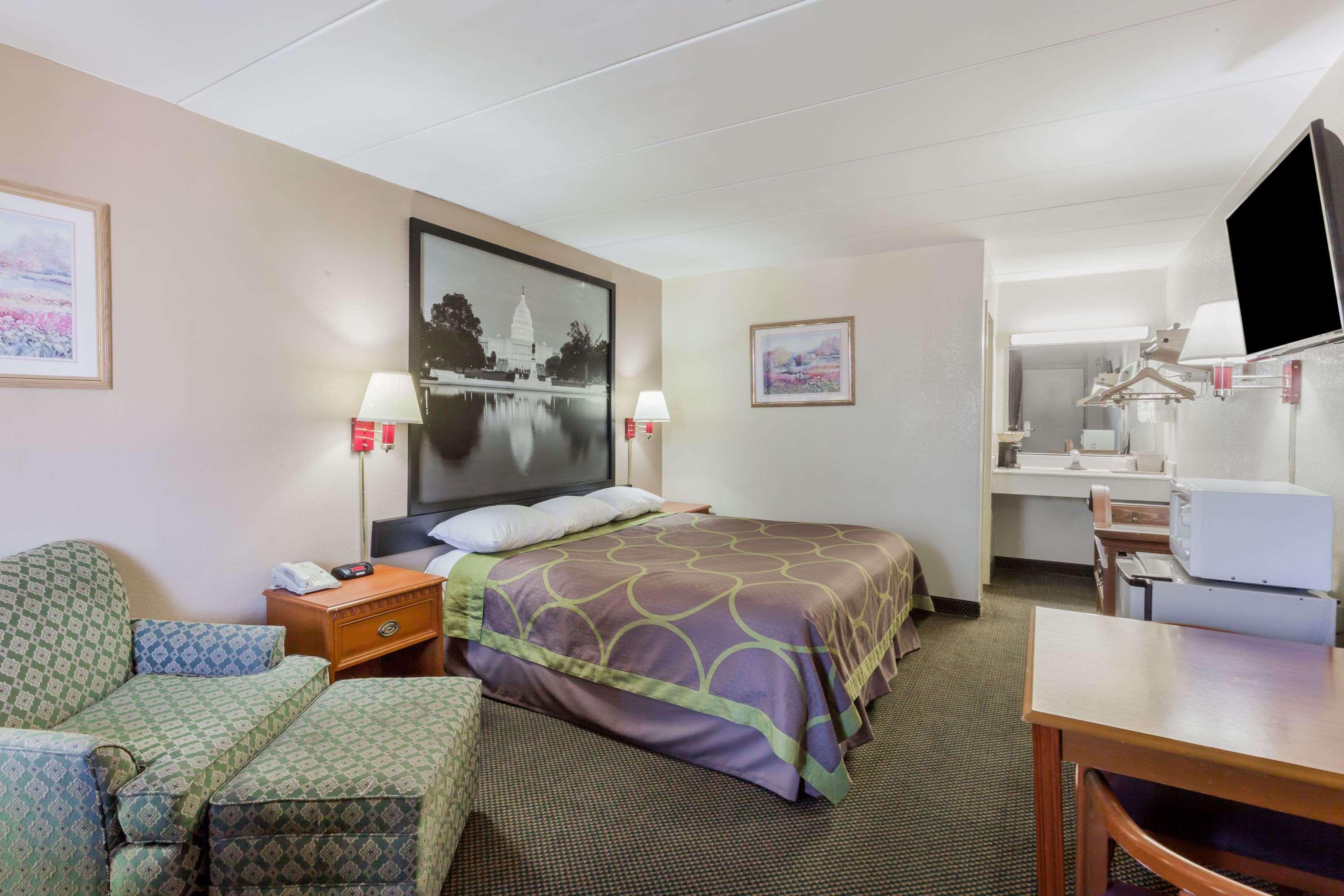 Super 8 By Wyndham Manassas Otel Dış mekan fotoğraf