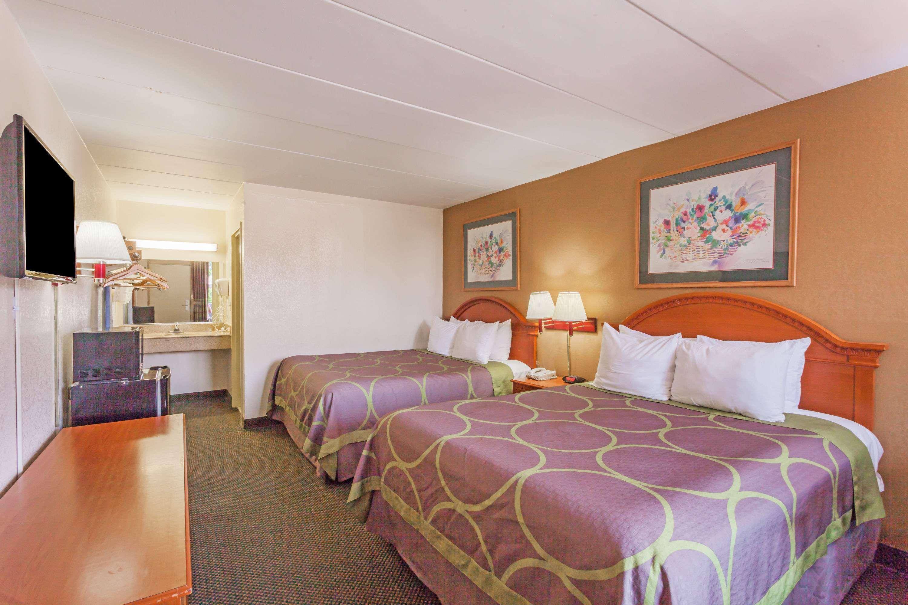 Super 8 By Wyndham Manassas Otel Dış mekan fotoğraf