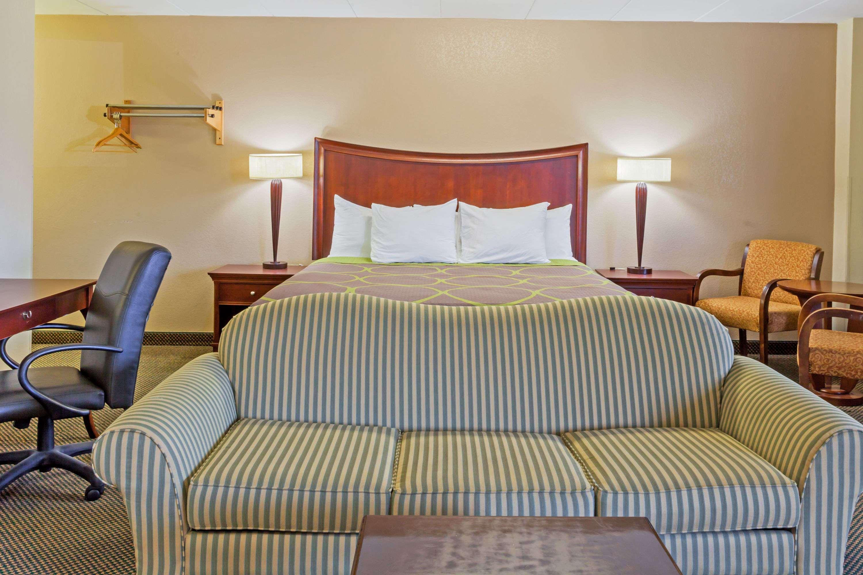 Super 8 By Wyndham Manassas Otel Dış mekan fotoğraf
