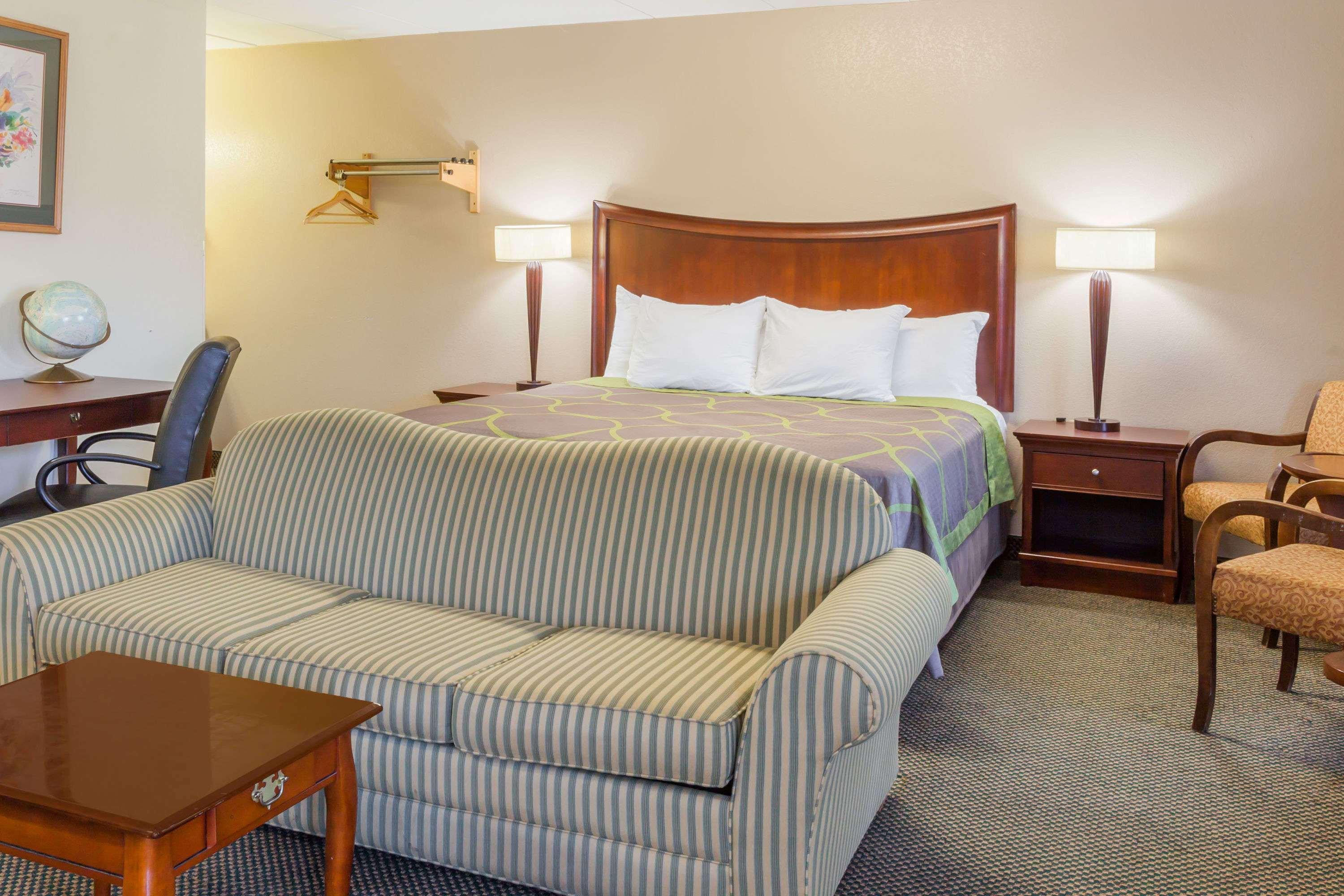Super 8 By Wyndham Manassas Otel Dış mekan fotoğraf