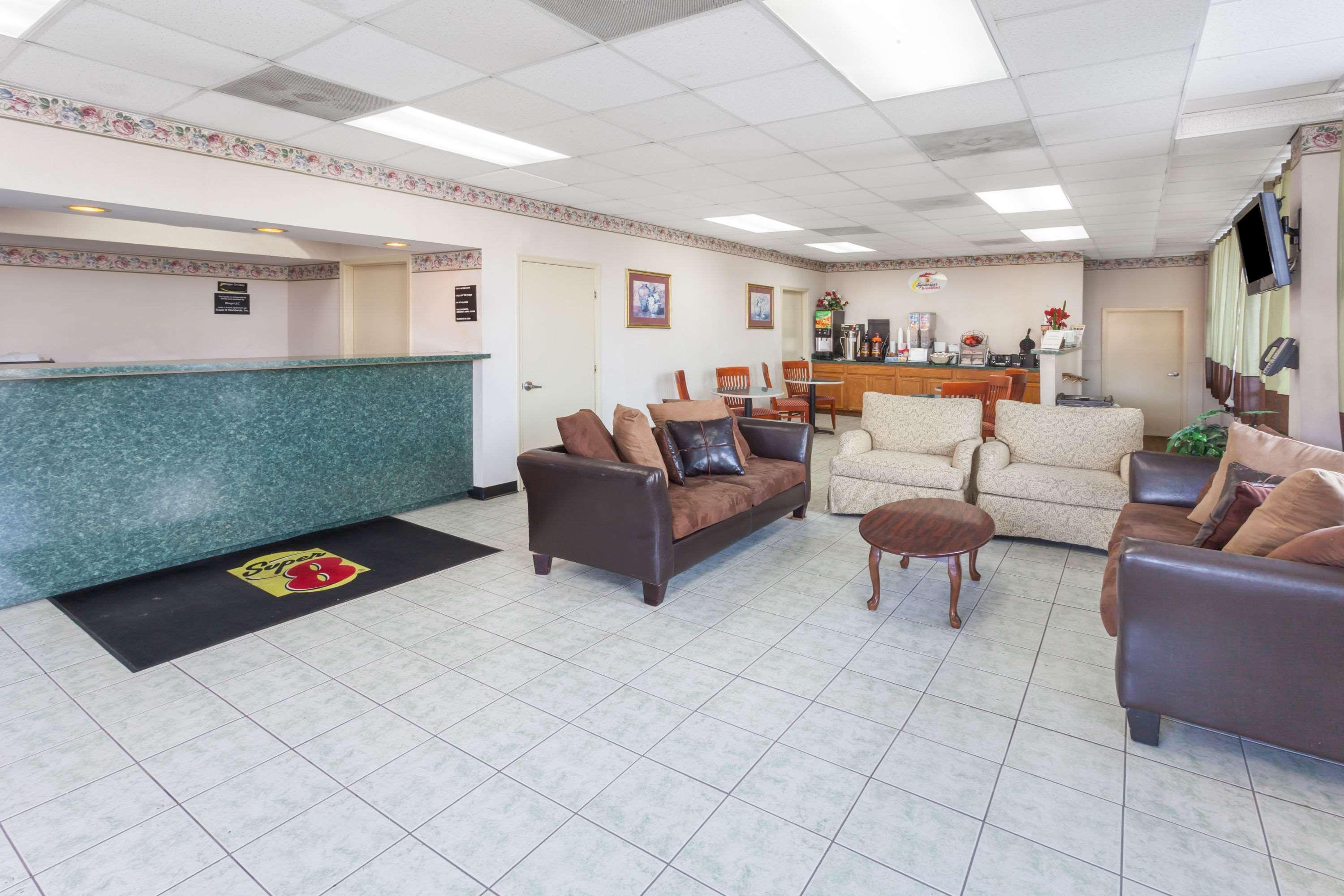 Super 8 By Wyndham Manassas Otel Dış mekan fotoğraf