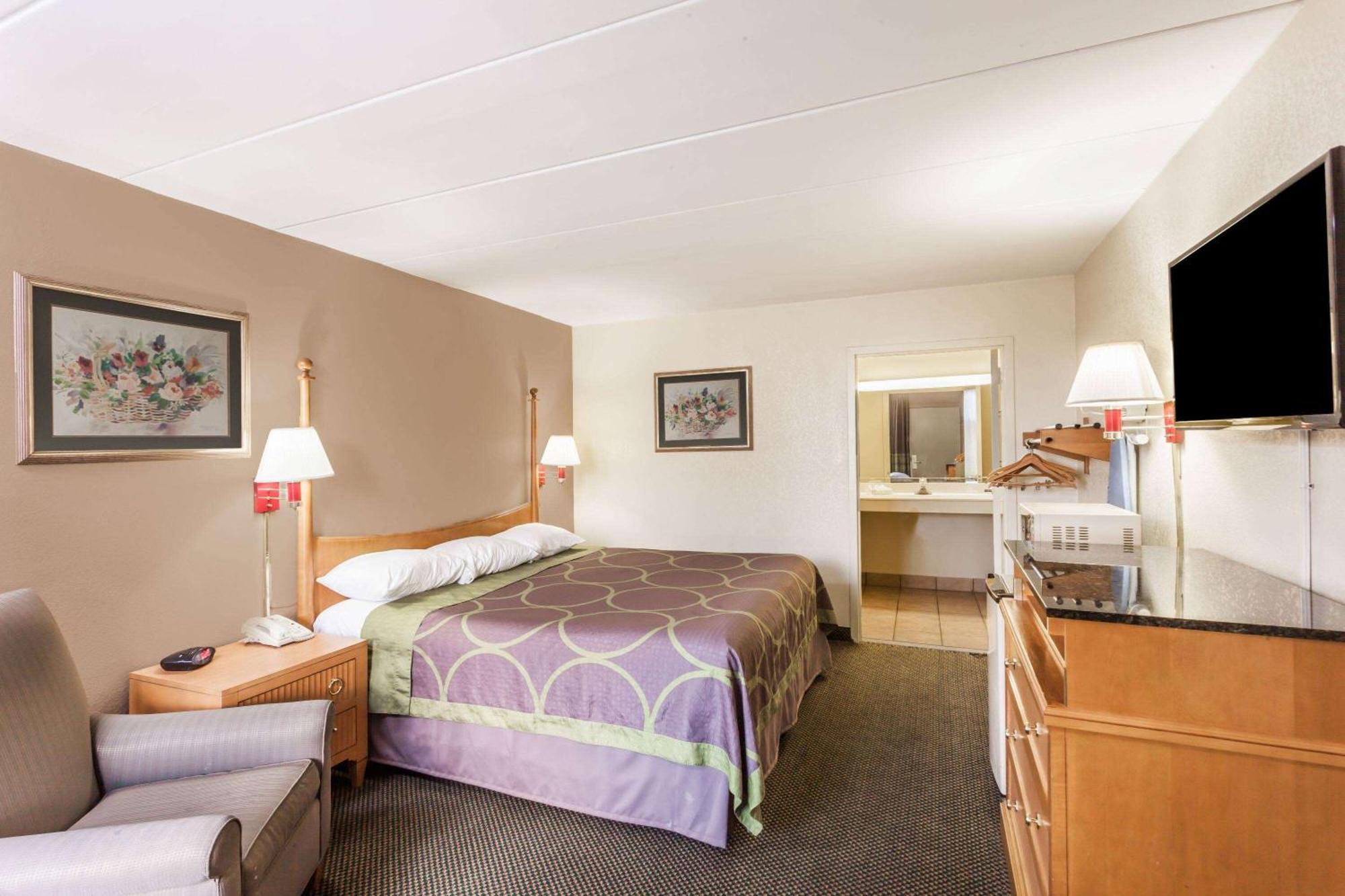 Super 8 By Wyndham Manassas Otel Dış mekan fotoğraf