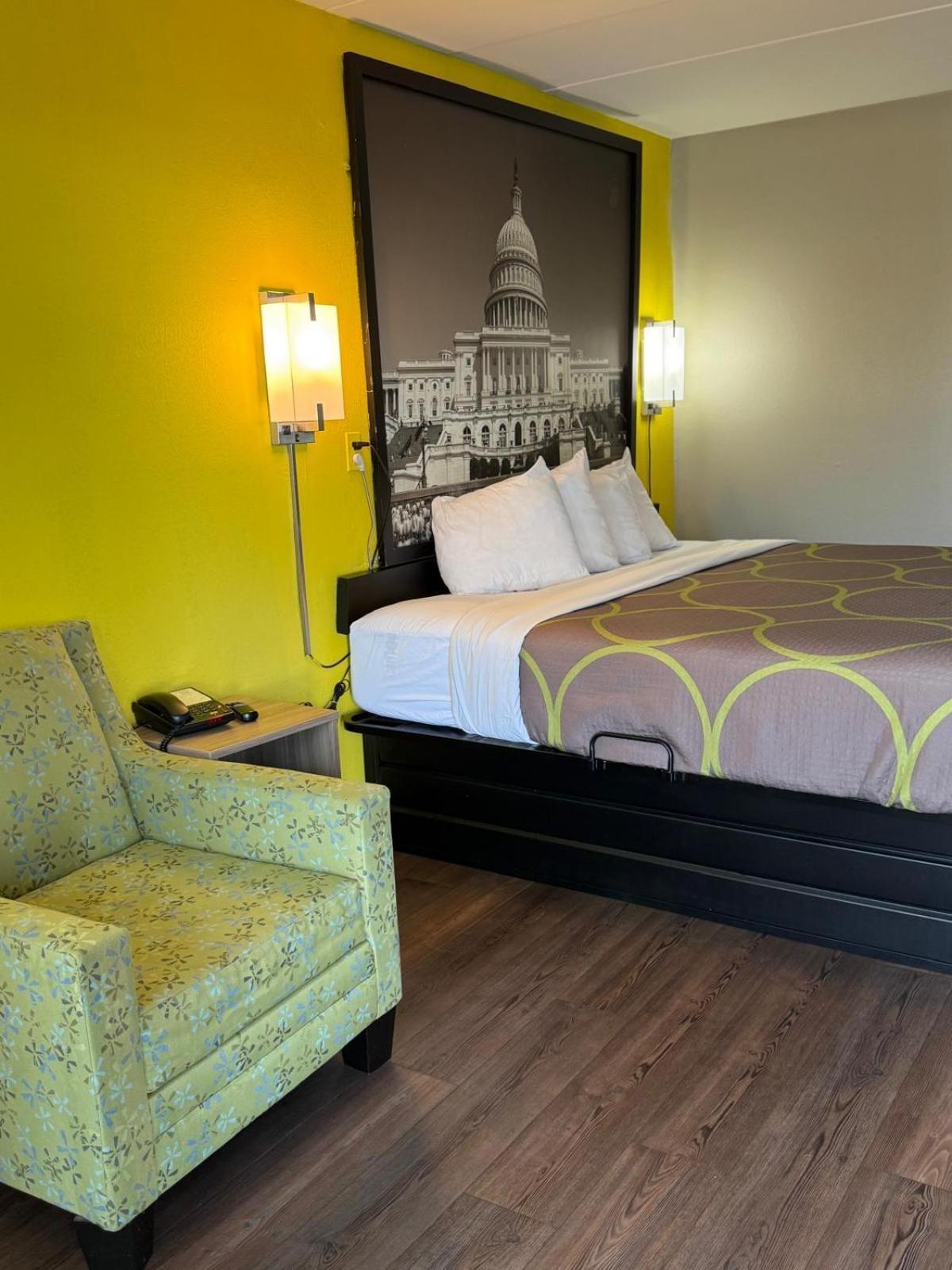 Super 8 By Wyndham Manassas Otel Dış mekan fotoğraf
