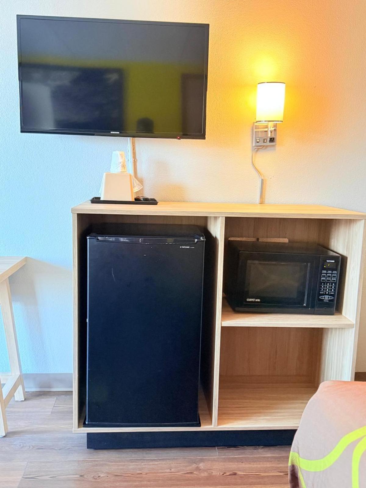 Super 8 By Wyndham Manassas Otel Dış mekan fotoğraf